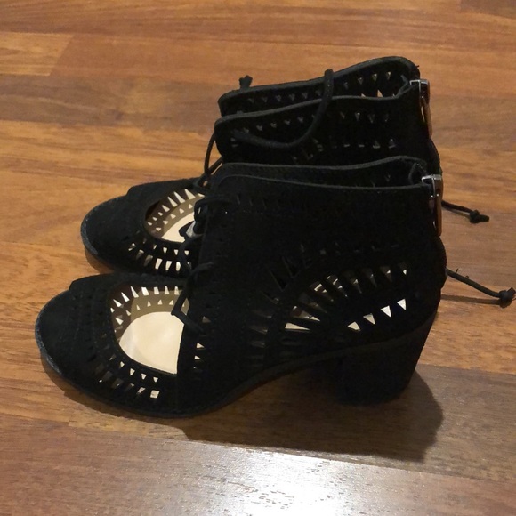 Vince Camuto Caged Sandals - Picture 5 of 6